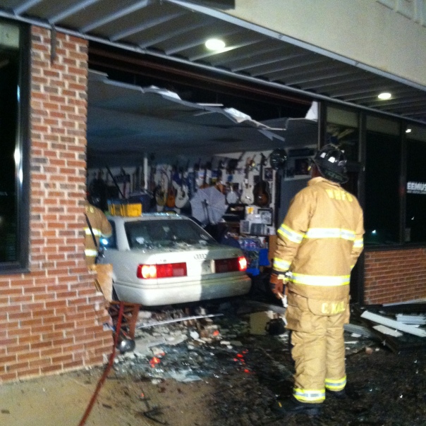 Car in building damage 001